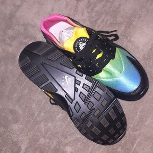 Specially designed hurache shoes